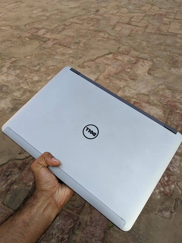 Dell Latitude E6440 0