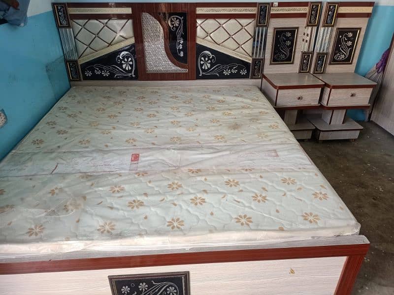 Bed for sale with matress and 2 side table 3