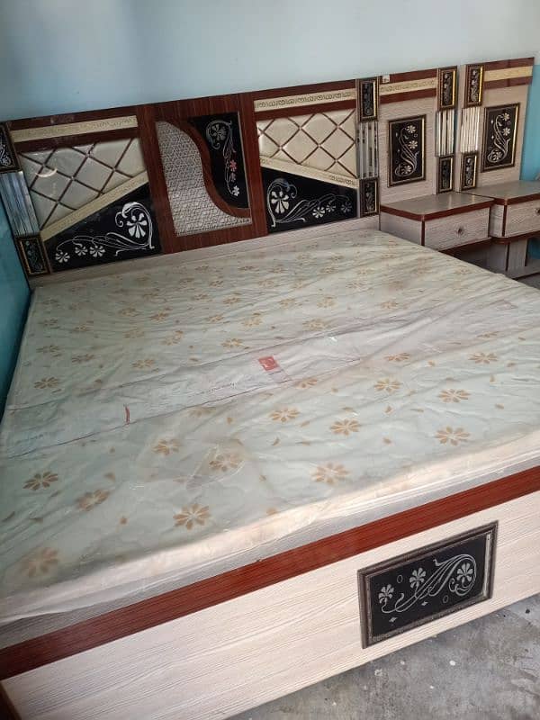 Bed for sale with matress and 2 side table 6