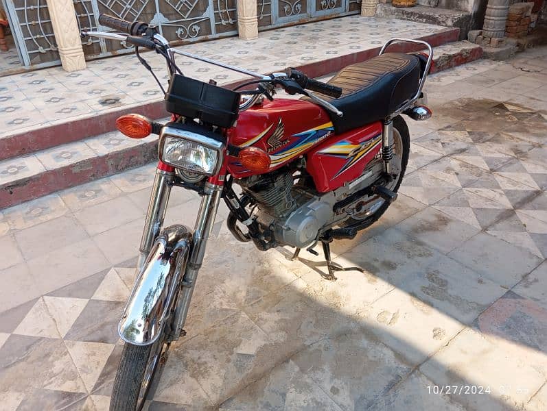 Honda 125 model 19 lush condition urgent for sale . 1