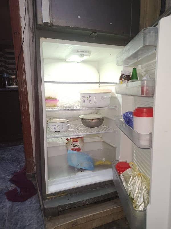 Dawlance Refrigerator. Fridge 1