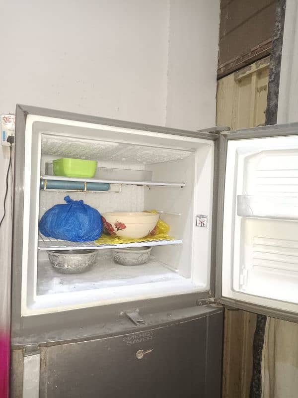 Dawlance Refrigerator. Fridge 3