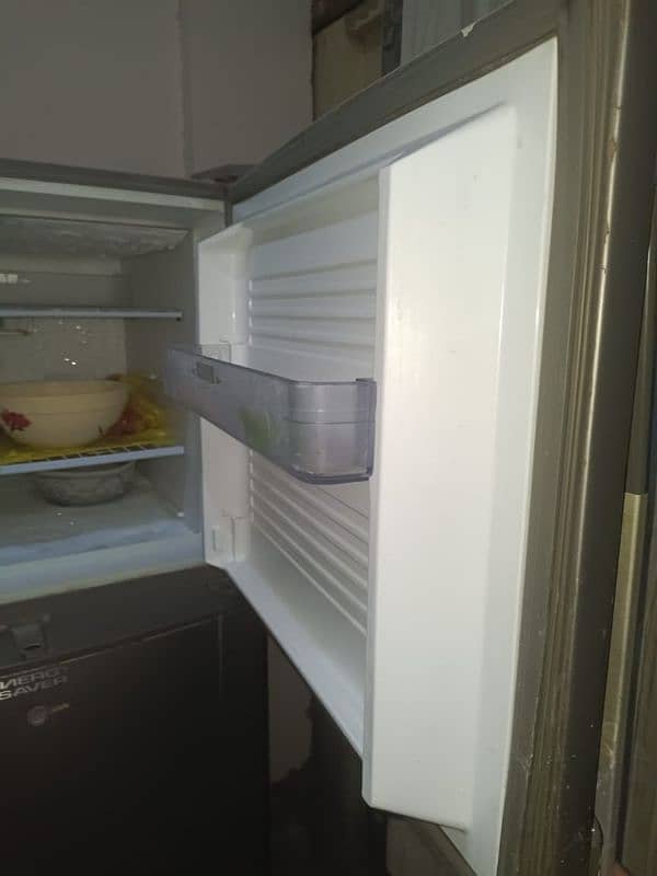 Dawlance Refrigerator. Fridge 4