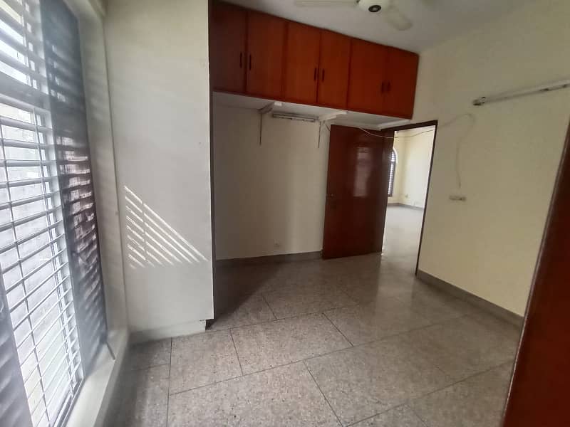 10 MARLA UPPER PORTION FOR RENT IN DHA PHASE 1 NEAR MASJID MARKET PARK 9