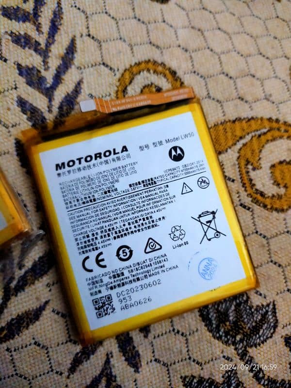 Motorola Edge Plus, panel, Battery, Back Glass 1