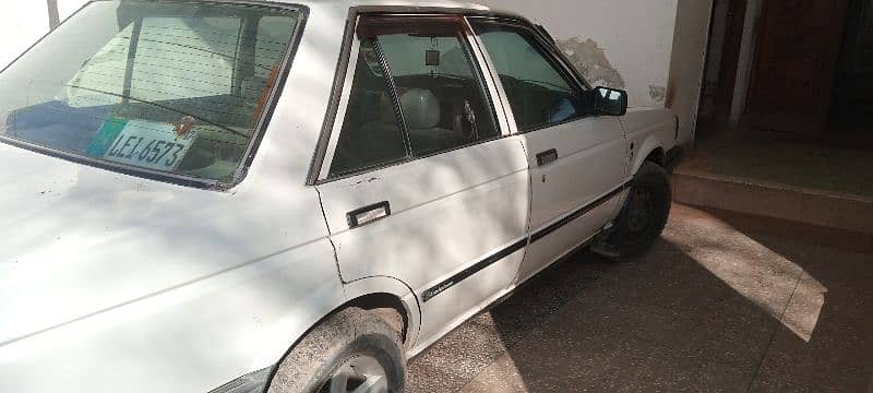 Nissan Sunny 1989 3