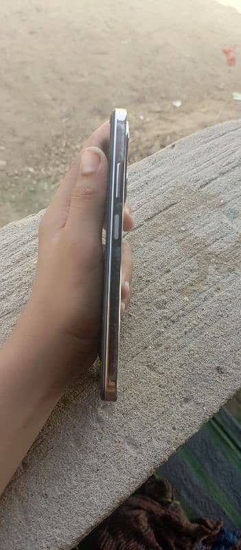 infinix hot40i 8+8 128gb box all saman 3 months used 4