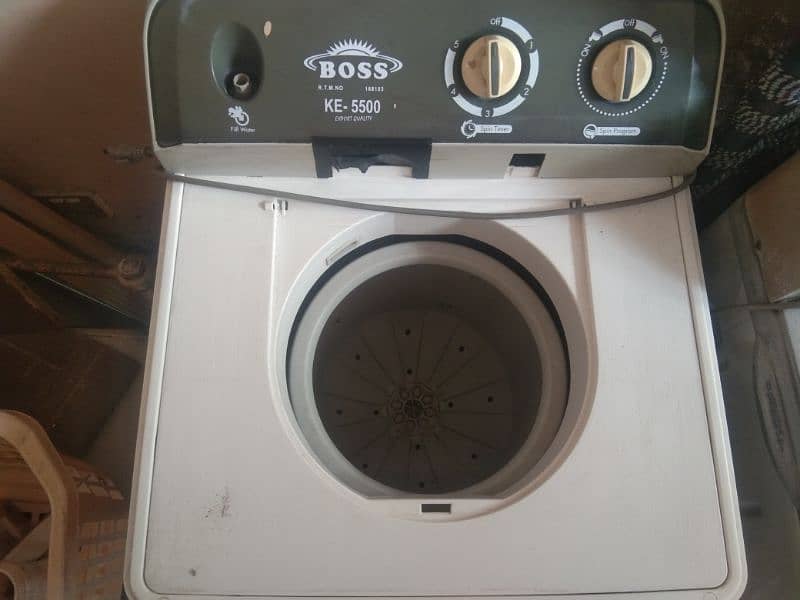 1 washing machine ,1 spinner ,  boss company . for sale 5