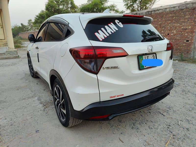 Honda Vezel RS 2017 Model Register jan 2018 full option For sale 2