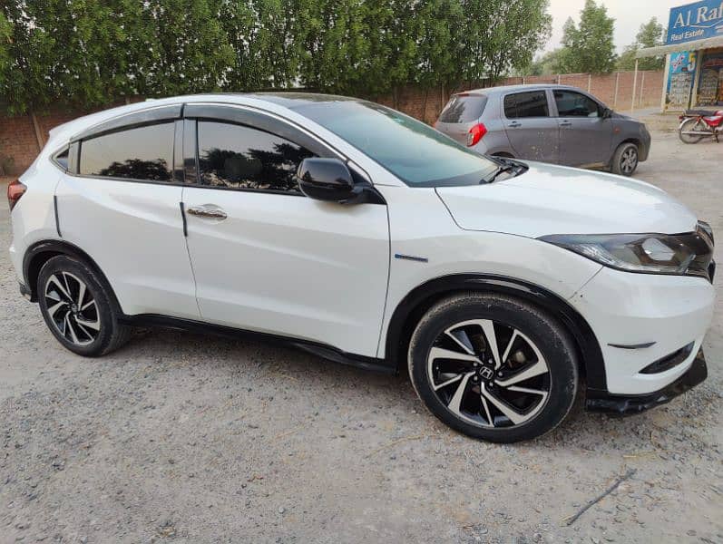 Honda Vezel RS 2017 Model Register jan 2018 full option For sale 10