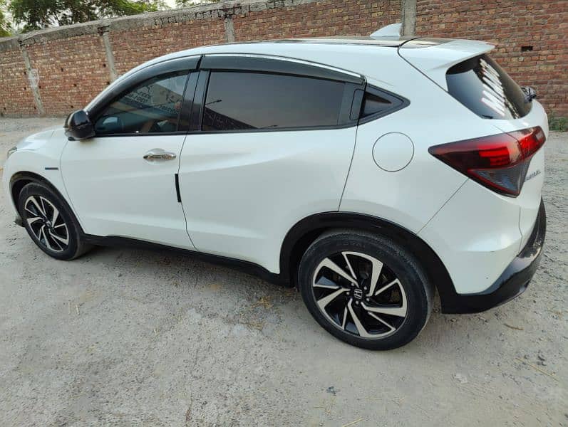 Honda Vezel RS 2017 Model Register jan 2018 full option For sale 13