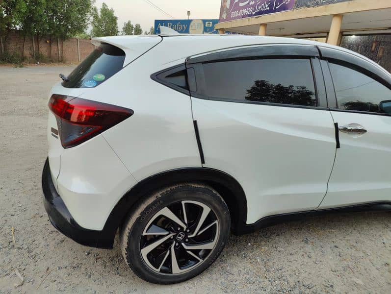 Honda Vezel RS 2017 Model Register jan 2018 full option For sale 14