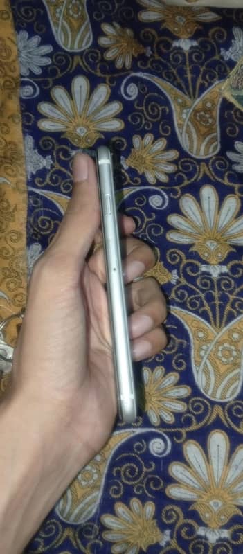 iPhone SE 2020 Jv 64 gb 5