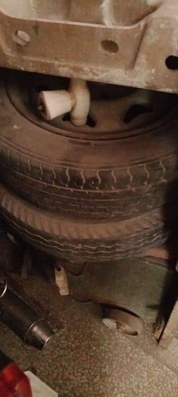 13 no 1 tyres and 1 Stepney with rim+ 2 tyres 12 no. 0