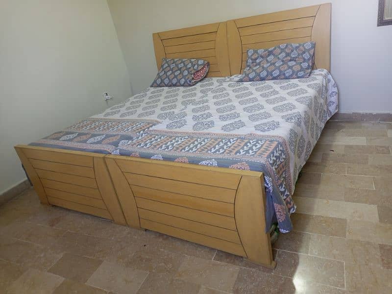 Wooden 2 single beds with mattresse 1