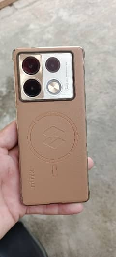 note 40 pro ful box Golden