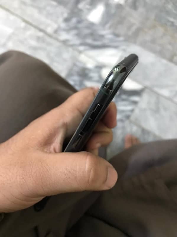 iphone 11pro PTA Approved 4