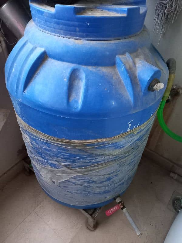 water tank 400 liters damage 1