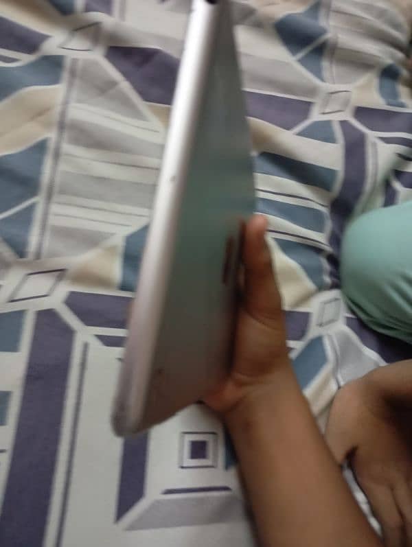 apple tablet is this good condition 2