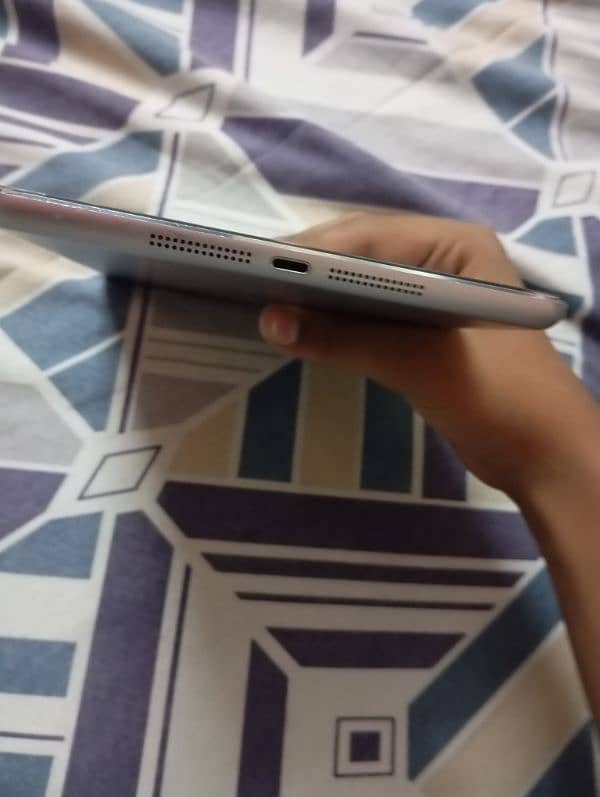 apple tablet is this good condition 3