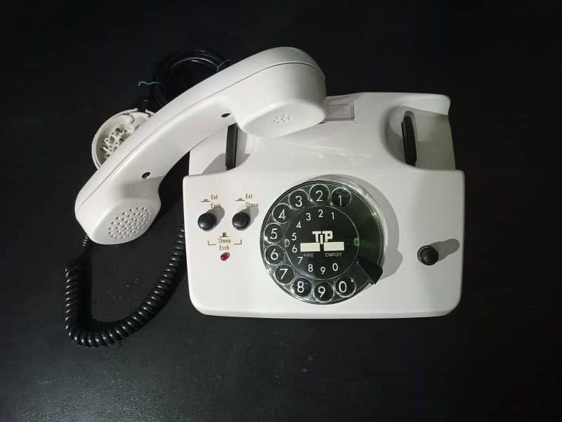 antique telephone set 2