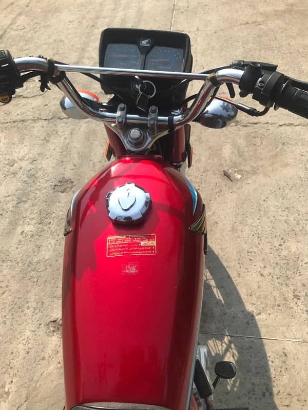 Honda 125 2018 Golden number 3