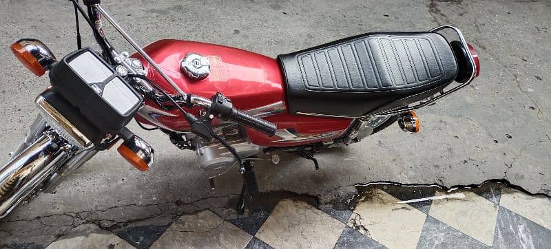 Honda 125 Red model 23 1