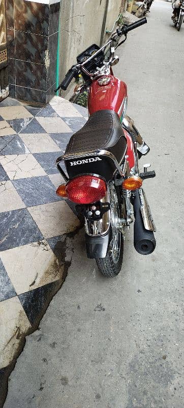 Honda 125 Red model 23 3