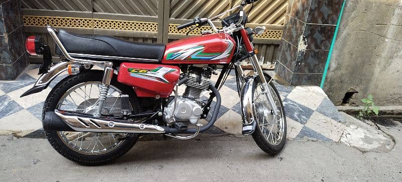 Honda 125 Red model 23 4