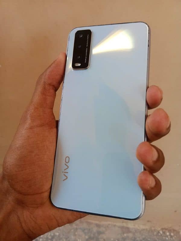 Vivo Y20. Exchange ho skta hai Kisi achay phone se upr paisy de Dunga 1