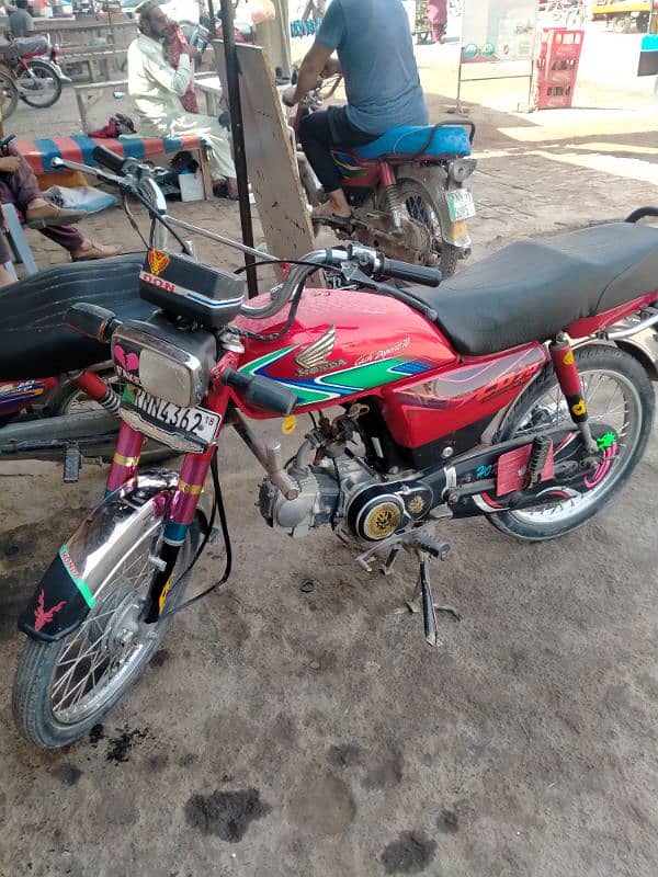 Honda CD 2018 bike achi condition me hai fuel average zabardst hai 1