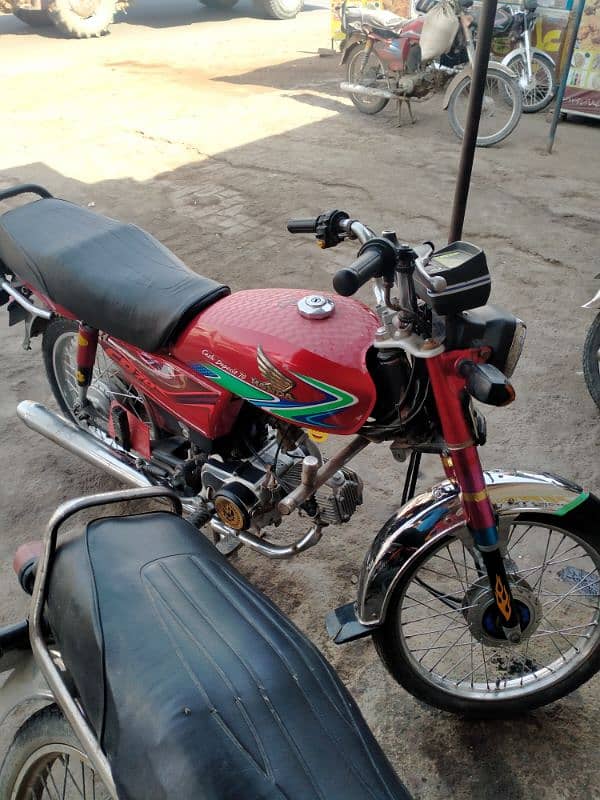 Honda CD 2018 bike achi condition me hai fuel average zabardst hai 5