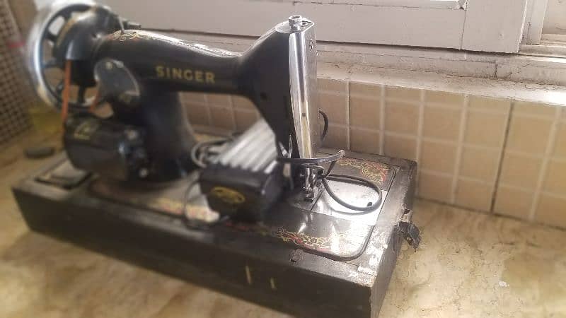 singer sewing Machine 3