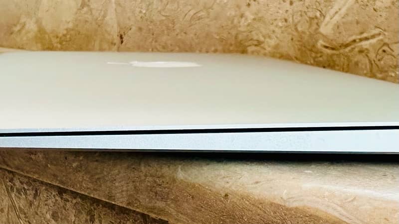 Macbook Air 2015 11 inch 4gb 128 gb 6