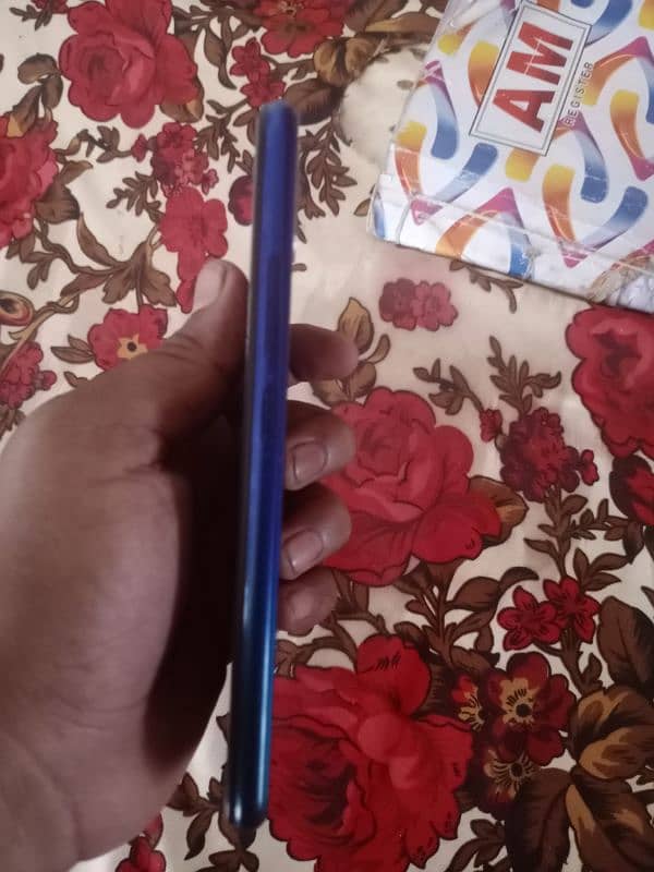 vivo y15 03040250724 all okay 4gb 64gb koy masla nhi ha all okay ha 5