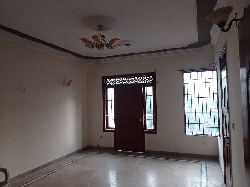 silent commercial 1st floor 3bed dd with roof for rent in johar 3