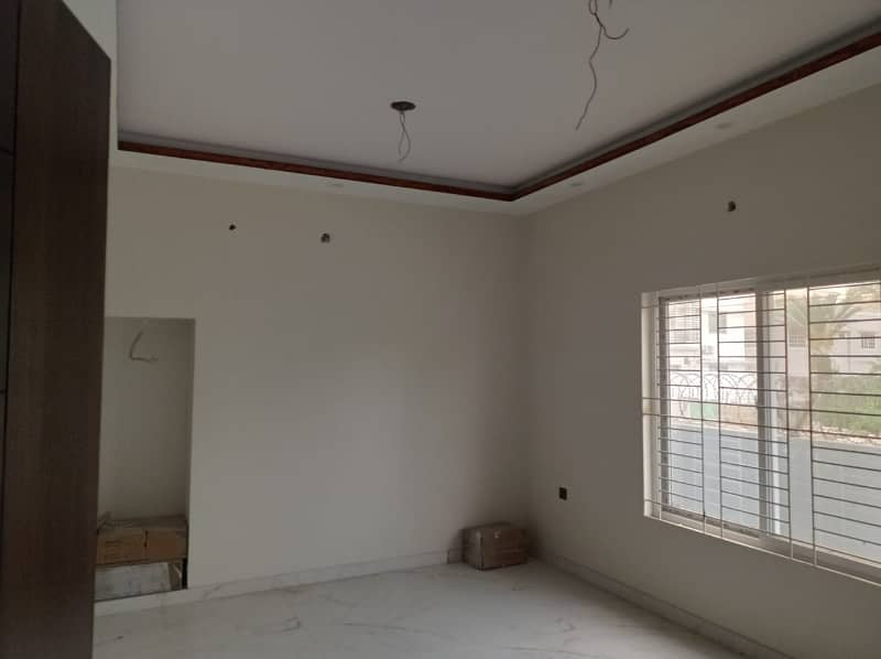 silent commercial 1st floor 3bed dd with roof for rent in johar 6