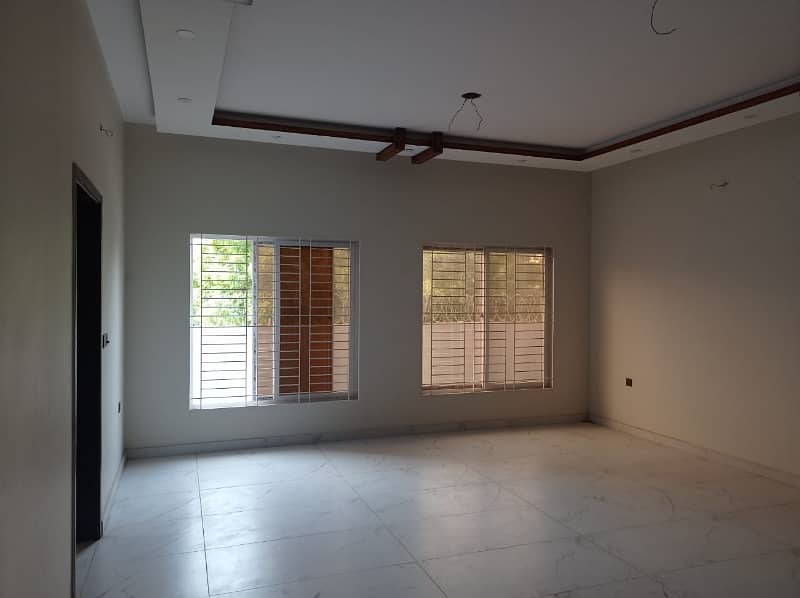 silent commercial 1st floor 3bed dd with roof for rent in johar 7