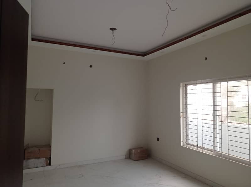 silent commercial 1st floor 3bed dd with roof for rent in johar 8