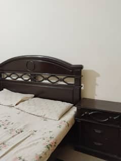 king size wooden bed