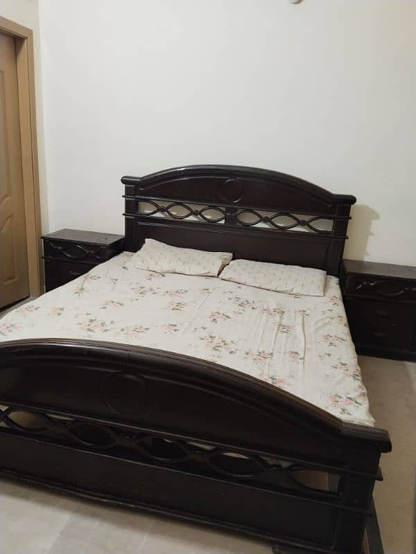 king size wooden bed 1