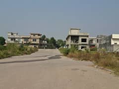 Plot For Sale in Jinnah Garden Phase 1 ( Street 123-B )