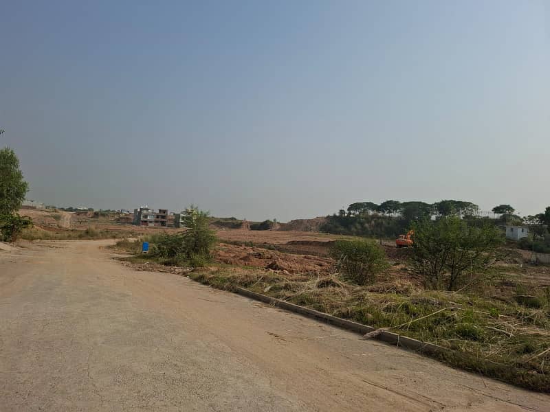 Plot For Sale in Jinnah Garden Phase 1 ( Street 123-B ) 2