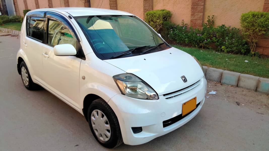 TOYOTA PASSO Automatic Model 2007 Registered 2013 White color. 0