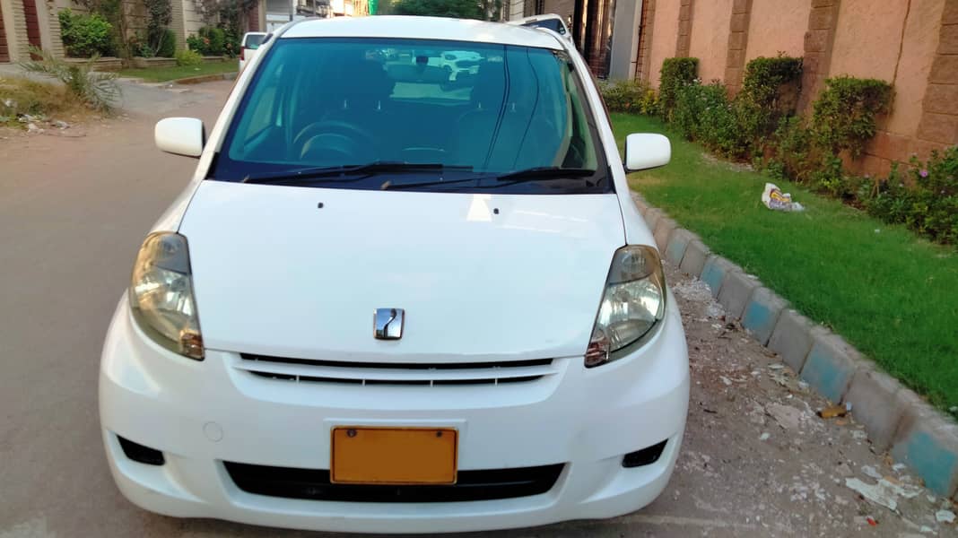 TOYOTA PASSO Automatic Model 2007 Registered 2013 White color. 2