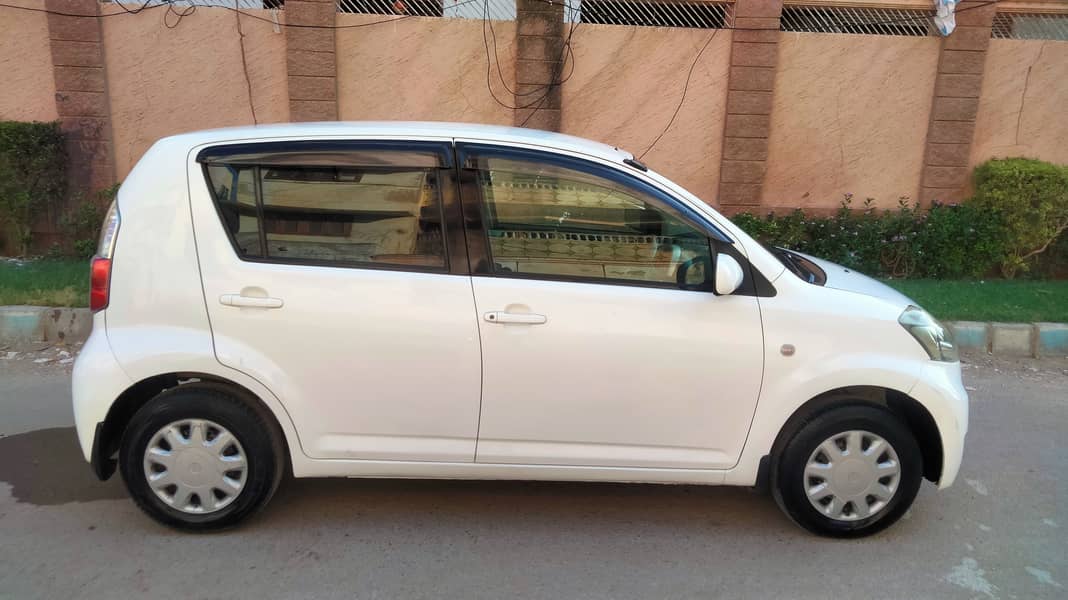 TOYOTA PASSO Automatic Model 2007 Registered 2013 White color. 4