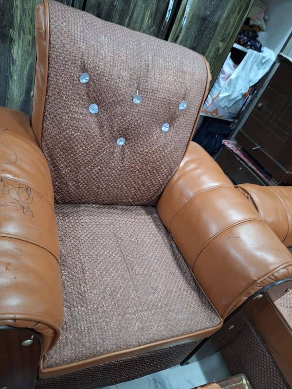 6 seater Sofa set in reasonable price( urgent sale ) 3