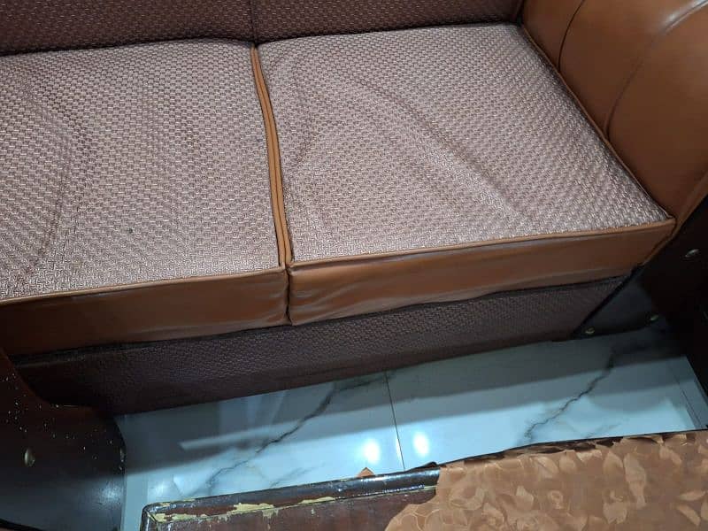 6 seater Sofa set in reasonable price( urgent sale ) 4