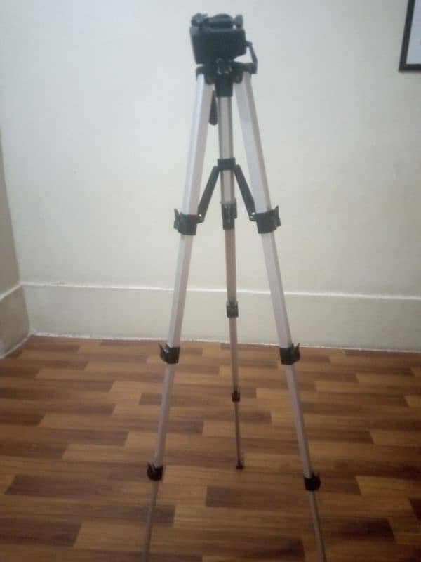 heavy aluminium 3 layer tripod 0