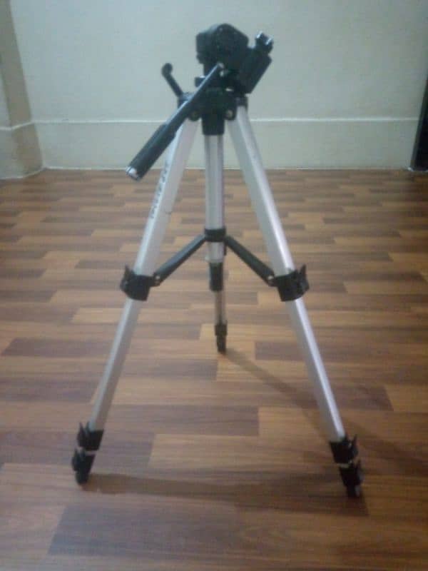 heavy aluminium 3 layer tripod 2